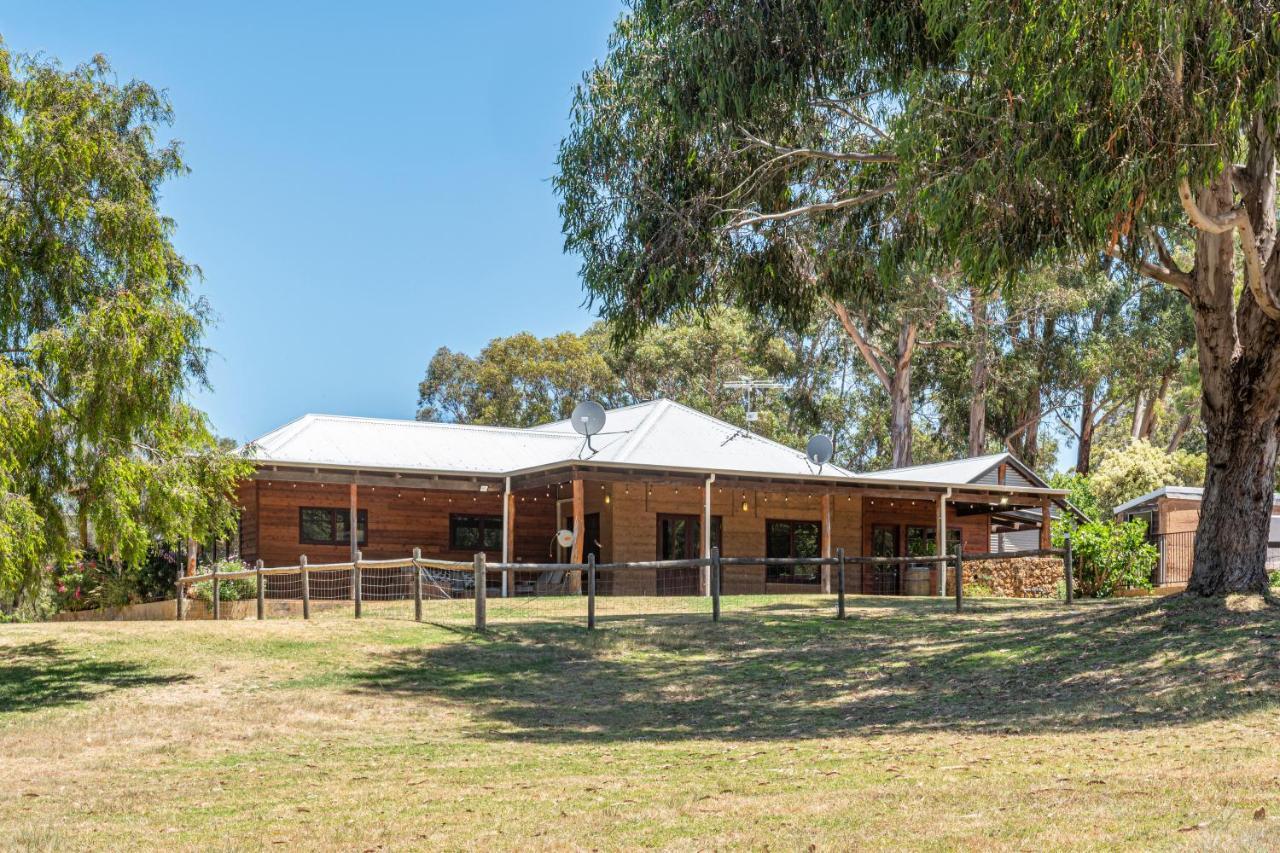 Island Brook Estate Vineyard And Chalets Yelverton Exterior photo