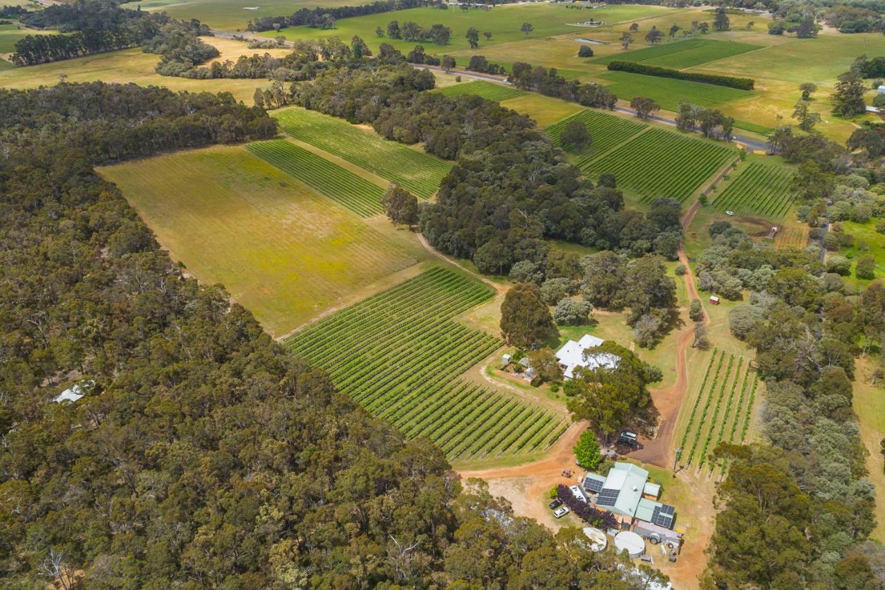 Island Brook Estate Vineyard And Chalets Yelverton Exterior photo