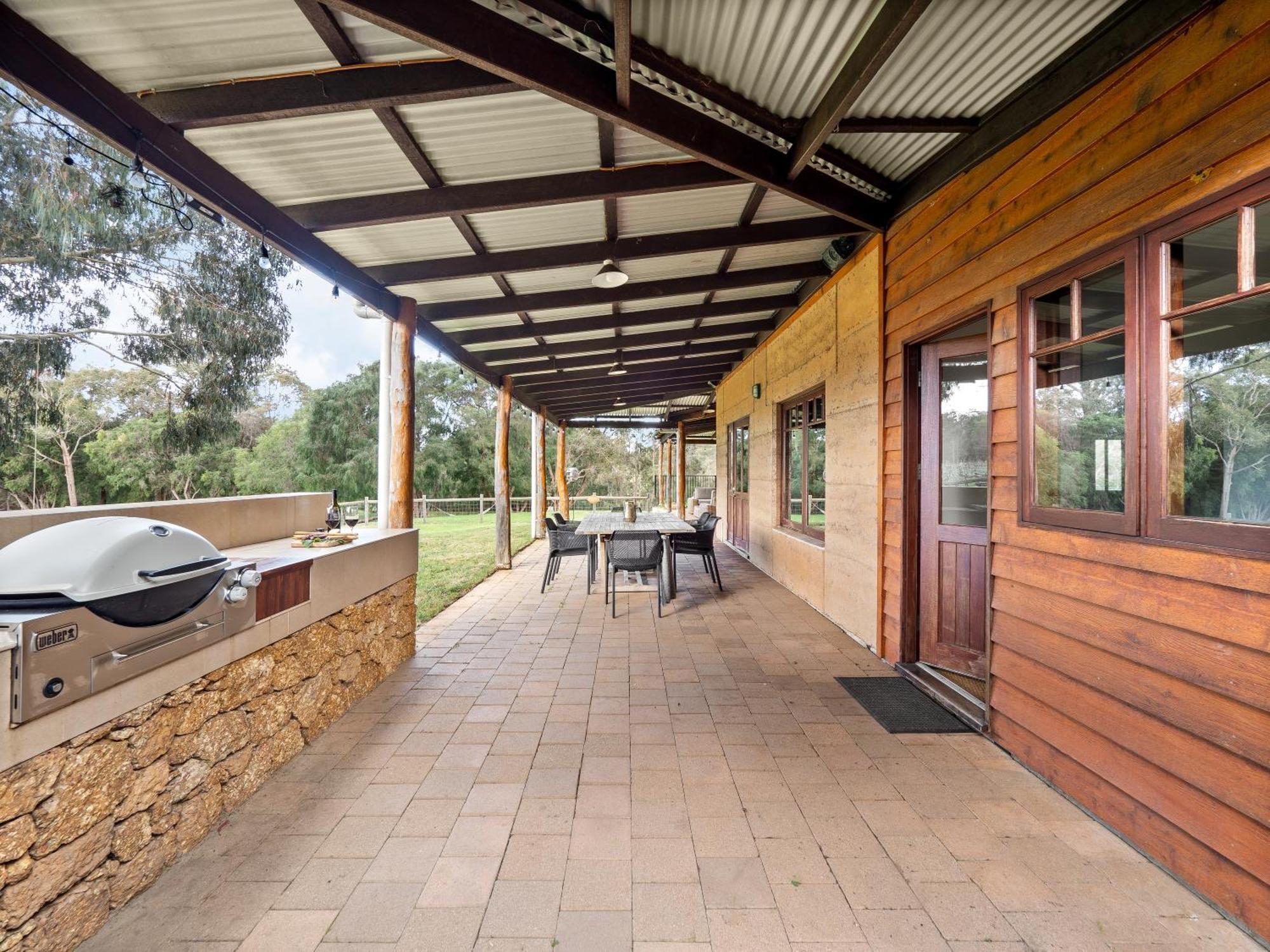 Island Brook Estate Vineyard And Chalets Yelverton Exterior photo