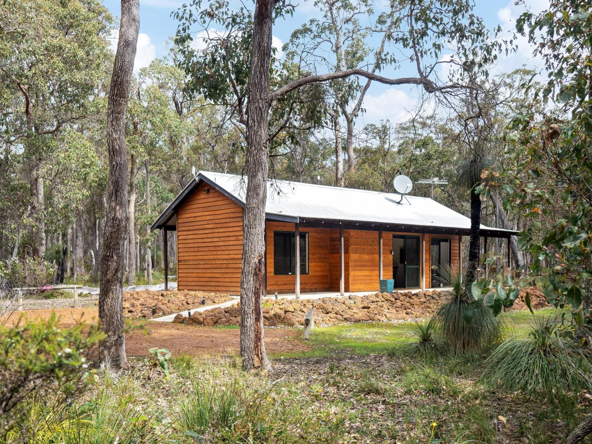 Island Brook Estate Vineyard And Chalets Yelverton Exterior photo