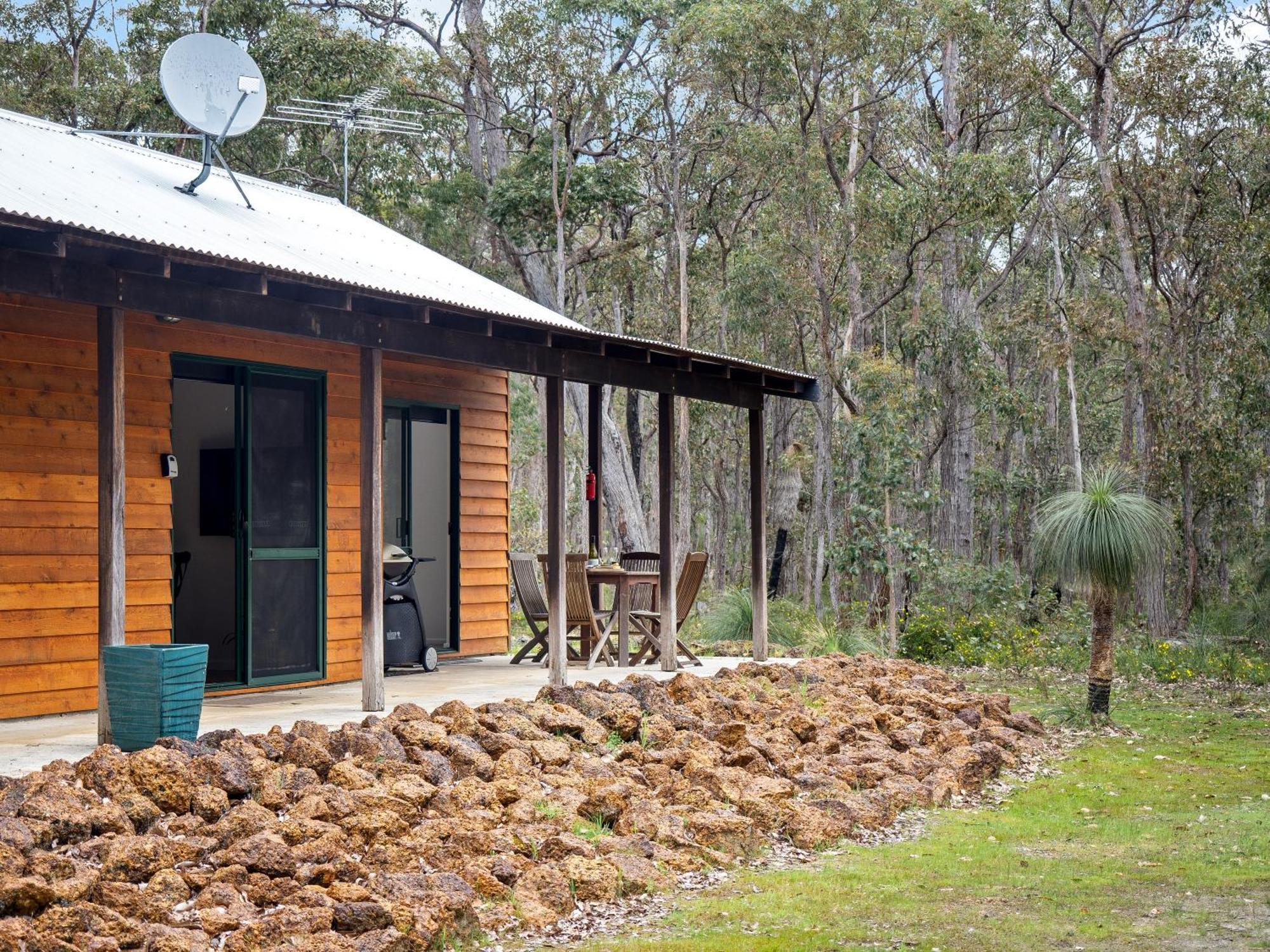 Island Brook Estate Vineyard And Chalets Yelverton Exterior photo